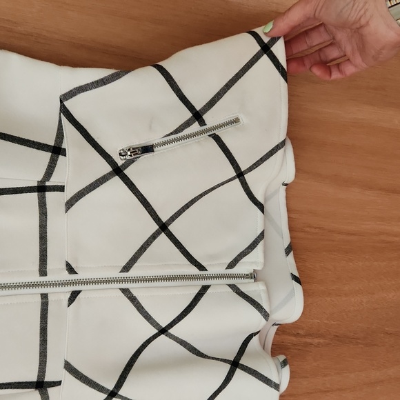 Cute ballerina vest from Le Chateau - Picture 2 of 4